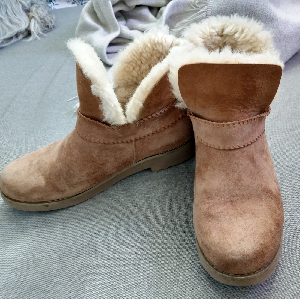 Size 7 UGG McKay Boots